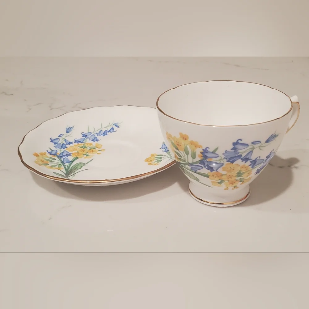 Royal Vale Bone China Tea Cup and Saucer Bluebell Yellow Primrose Gold Trim - Picture 3 of 7